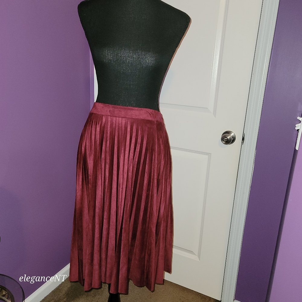 Liz Claiborne Wine Pleated Suede skirt Sz: 14